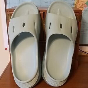 Hoka Ora Recovery Slide 3, size 10, light blue
